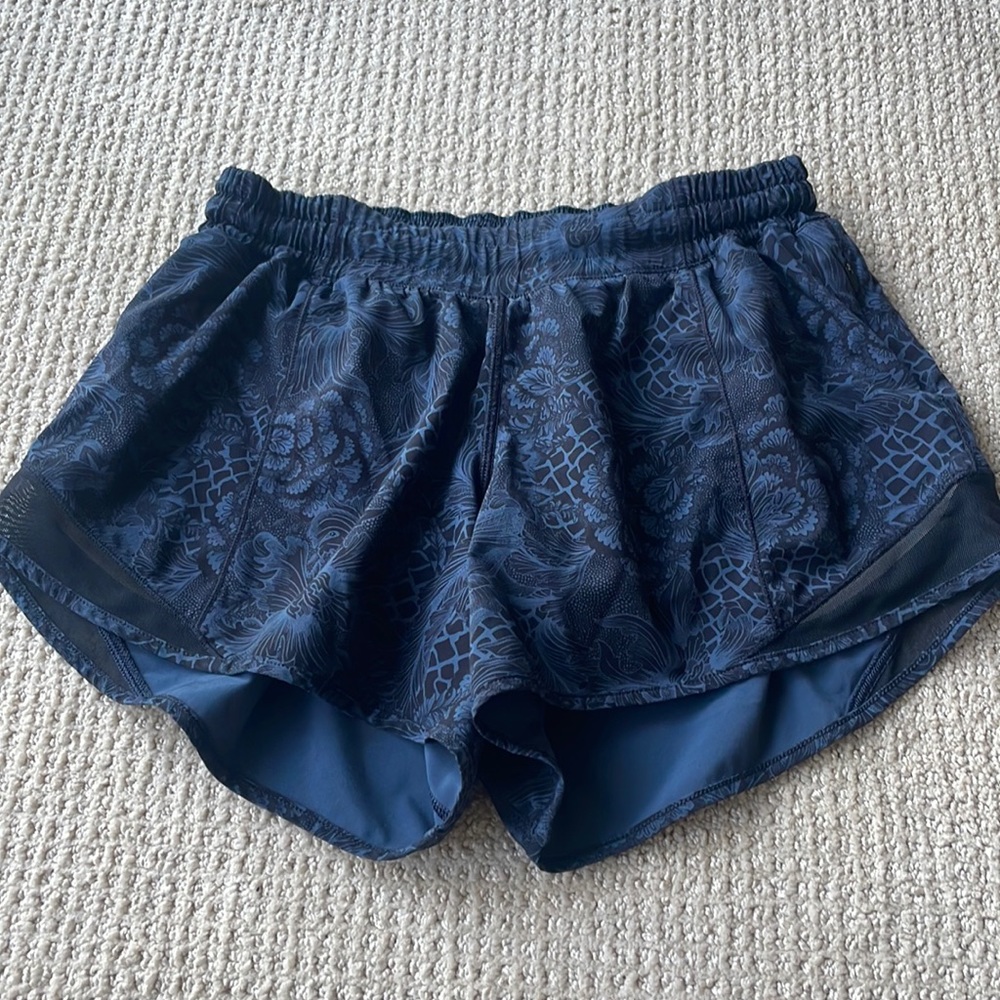 Lululemon hotty hot shorts size 6 Tall
